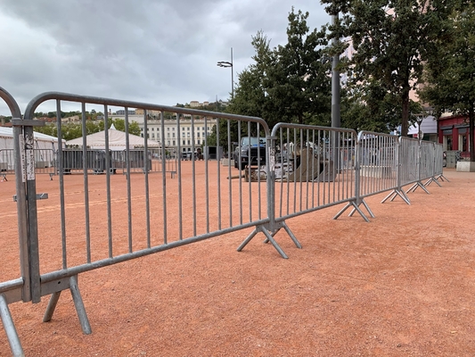 8.5 Ft Hot Dipped Queue Steel Crowd Control Barrier Fence with Flat Base