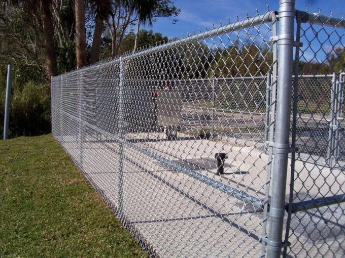 หมักร้อน แกลนไซด์ Chain Link Fence การประกอบง่าย การป้องกันสนิมในสวนบ้าน 0