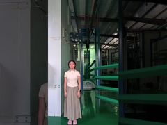 รั้วโลหะท่อเคลือบฝุ่นบนที่เรียบ