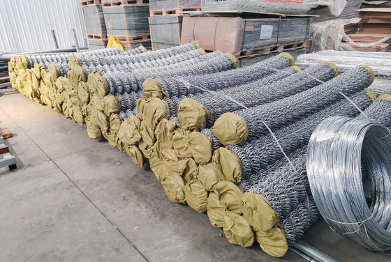 Hot Dipped Galvanized Diamond Chain Link Fence 60*60mm Mesh  wear resisting