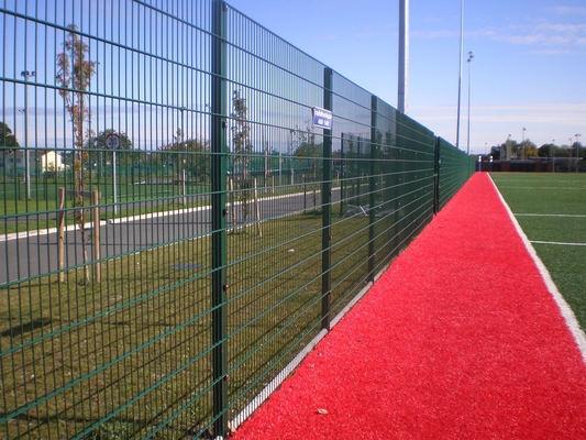 1.53m ความสูง Double Wire Mesh Fence Spray Coated Galvanized Weldered With Square Post สายด่วน