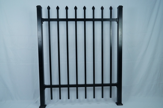 สนามหน้า Steel Picket Fencing Panel Rail 25*25mm หรือ 40*40mm สีฟ้า สีขาว สีดํา สีเขียว