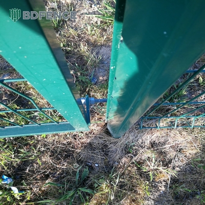 ภาระหนัก แรง welded แผนกรั้วบ้านภายนอกตกแต่งความเป็นส่วนตัว V Mesh แผนกรั้วสําหรับรั้วสวน
