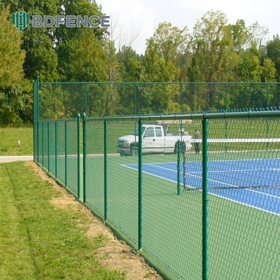 Hot Dip Galvanized สูง 6 ฟุต PVC ผิวเคลือบ Vinyl รั้ว 30m ความยาว รั้วกีฬา Diamond Hole Chain Link สายเหล็ก Mesh