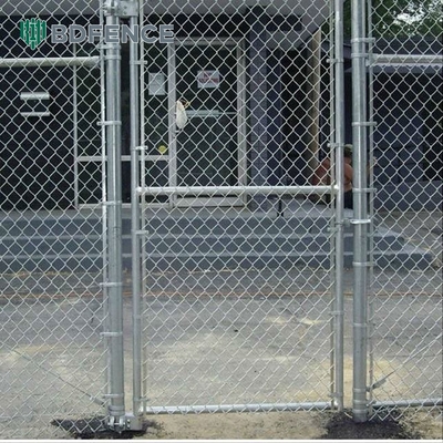 Hot Dip Galvanized สูง 6 ฟุต PVC ผิวเคลือบ Vinyl รั้ว 30m ความยาว รั้วกีฬา Diamond Hole Chain Link สายเหล็ก Mesh