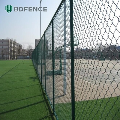 สนามเทนนิส แกลนไซด์ Chainlink Fence Roll Cyclone Wire Diamond Mesh สีดํา พีวีซีเคลือบ 6ft 8ft Mesh เปิด 50*50mm