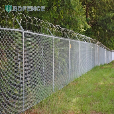 5 ฟุต สีดําเพชร Chain Link รั้ว พลาสติกไวนิลเคลือบ 60 มม ความร้อนสแตนเลสสแตนเลส ขนาดปูนเคลือบรั้วความปลอดภัย ขาย