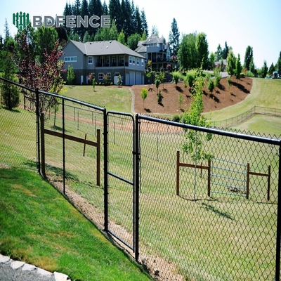 สนามเทนนิส แกลนไซด์ Chainlink Fence Roll Cyclone Wire Diamond Mesh สีดํา พีวีซีเคลือบ 6ft 8ft Mesh เปิด 50*50mm
