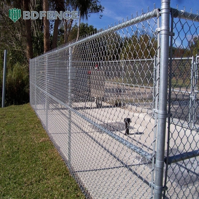 5 ฟุต สีดําเพชร Chain Link รั้ว พลาสติกไวนิลเคลือบ 60 มม ความร้อนสแตนเลสสแตนเลส ขนาดปูนเคลือบรั้วความปลอดภัย ขาย