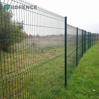 การรักษาความปลอดภัยสูง Wire Mesh Fence 3D V Bending Curved Garden Farm Fence สําหรับความปลอดภัยรอบ