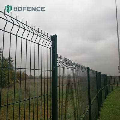 การรักษาความปลอดภัยสูง Wire Mesh Fence 3D V Bending Curved Garden Farm Fence สําหรับความปลอดภัยรอบ