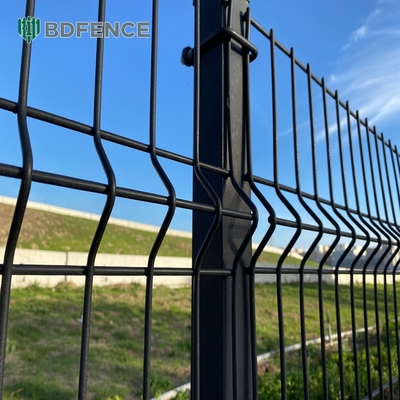 การประกอบง่าย Powder Coated 3d ความปลอดภัย Welded Wire Mesh รั้ว V รั้วสายโค้ง