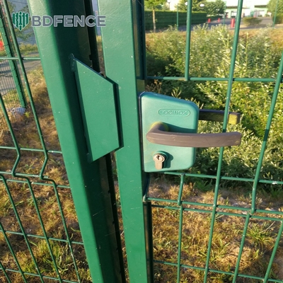 4 X 4 สวนกลางแจ้ง โลหะ 3D รั้ว Welded Wire Mesh รั้ว 3D ด้วยสแตนเลสคาร์บอนต่ํา
