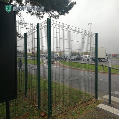 Wire Dia 5mm Metal Mesh Fencing RAL 6005 Green Powder Coated 3D Fence Panel Triangle Bending Fence สําหรับสถานที่ก่อสร้าง