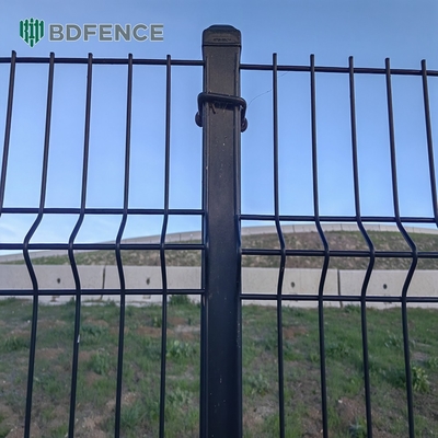 Wire Dia 5mm Metal Mesh Fencing RAL 6005 Green Powder Coated 3D Fence Panel Triangle Bending Fence สําหรับสถานที่ก่อสร้าง