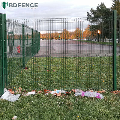 รั้วรักษาความปลอดภัยรอบขอบเขตแผงเหล็กโลหะโค้ง 3 มิติประกอบง่าย ตาข่าย V เชื่อม