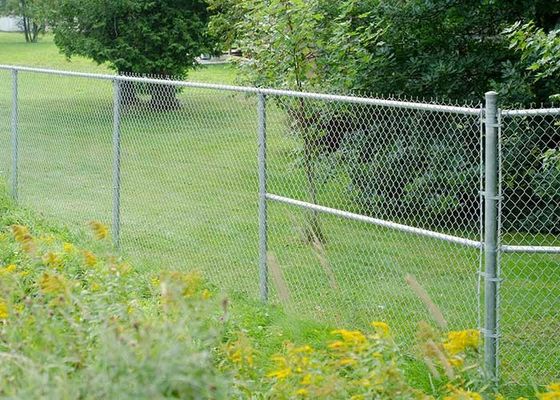 8 ฟุต แกลนไซด์ PVC ปกแต่ง Cyclone Wire Mesh Chain Link Fence Roll สําหรับประเทศฟิลิปปินส์