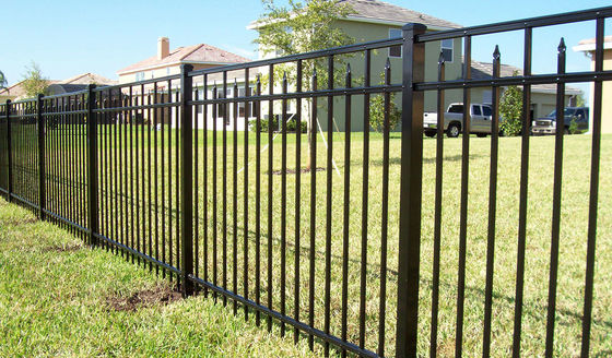 ขาวเคลือบกันน้ํา สีดํา Corten โกลแอนไซด์โลหะ Picket ท่อเหล็ก Fencing