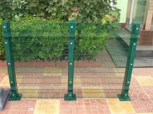ป้องกันการขโมย 358 รั้วความปลอดภัย Hot Dip Galvanized ป้องกันการปีน รั้วสายผสมผสานสําหรับสวนลานโรงเรียน