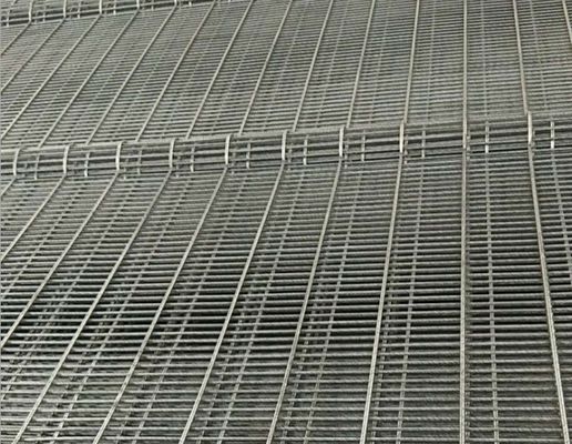 ป้องกันการขโมย 358 รั้วความปลอดภัย Hot Dip Galvanized ป้องกันการปีน รั้วสายผสมผสานสําหรับสวนลานโรงเรียน