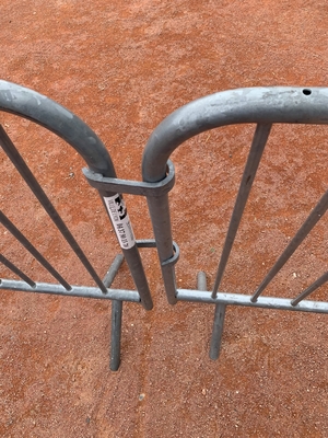 V Shape Feet Crowd Barrier Fencing จุ่มร้อนชุบสังกะสี 1.1 * 2.5m European