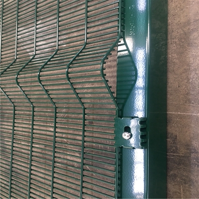 ผงเคลือบสังกะสีป้องกันการปีนรั้วรักษาความปลอดภัย 2.4m 358 Mesh